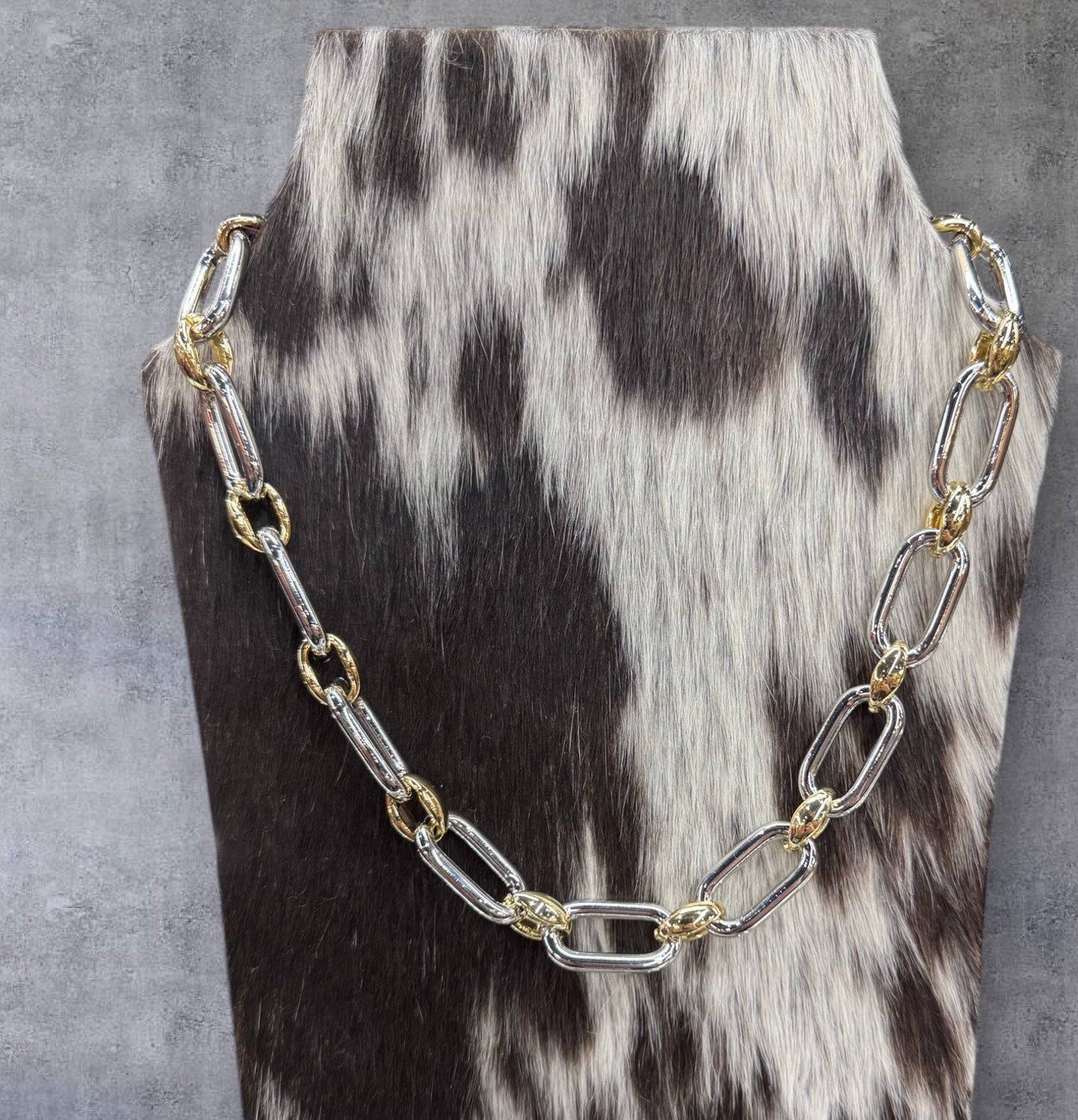 {Dallas} Two-Tone Chunky Chain Necklace